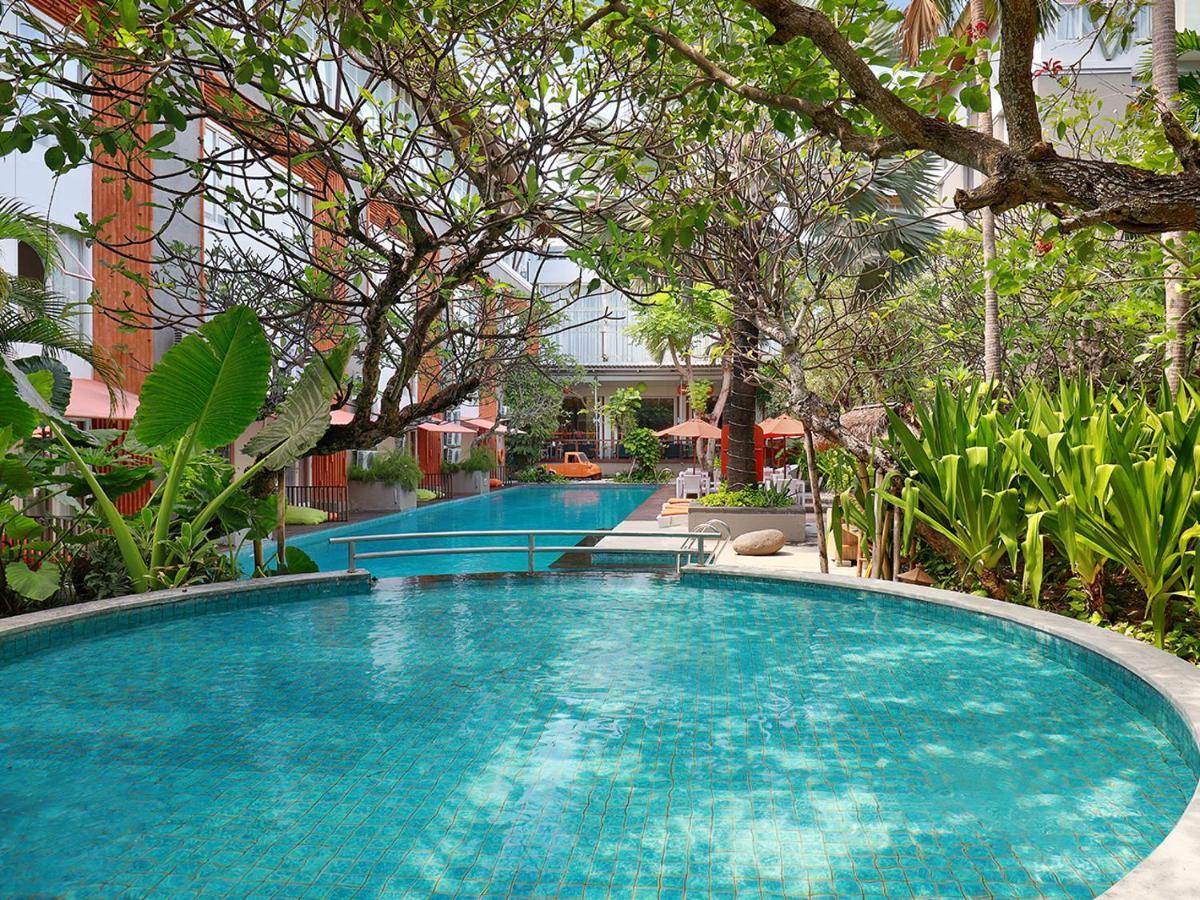 Harris Hotel & Residences Sunset Road Kuta Lombok Exterior foto